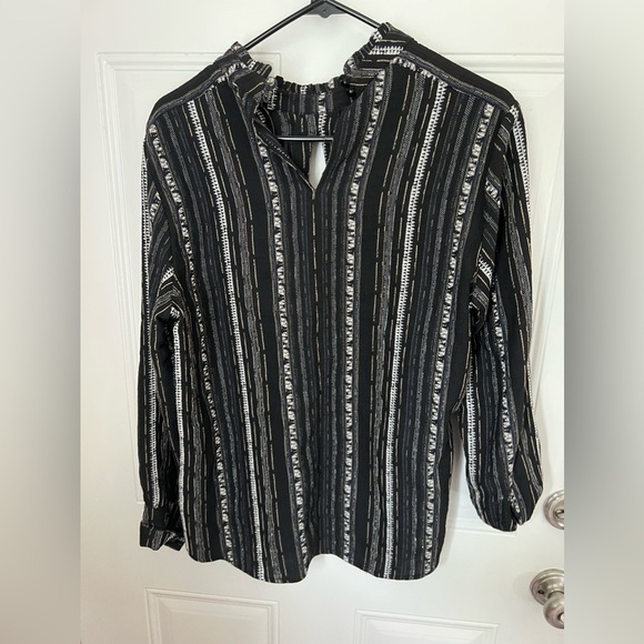 Printed Keyhole Blouse - Picture 4 of 4